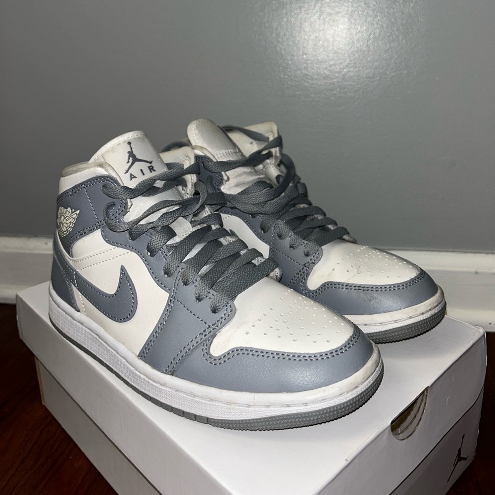 Women's Air Jordan 1 Mid "Stealth"